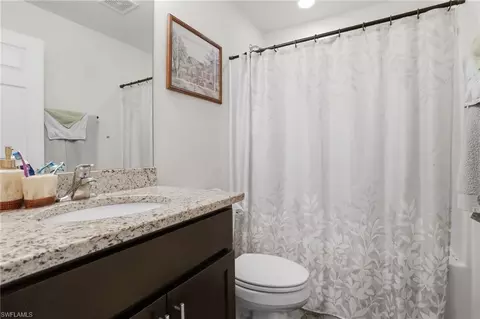 Bath - 6031 N Moss Cir, Labelle, FL 33935 photo 3 of 3