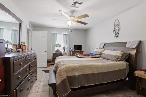 Bedroom - 6031 N Moss Cir, Labelle, FL 33935 photo 2 of 7