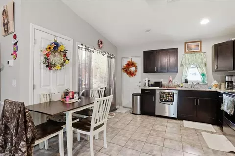 Kitchen - 6031 N Moss Cir, Labelle, FL 33935 photo 4 of 4