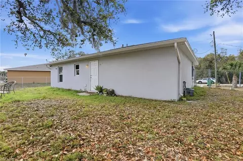 Exterior - 6031 N Moss Cir, Labelle, FL 33935 photo 3 of 5