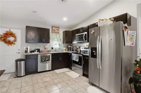 Kitchen - 6031 N Moss Cir, Labelle, FL 33935 photo 2 of 4