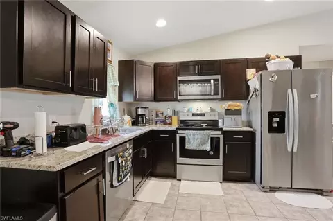 Kitchen - 6031 N Moss Cir, Labelle, FL 33935 photo 1 of 4