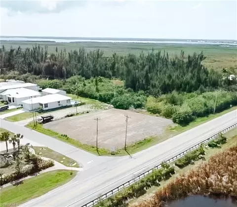 11981 Scallop Dr, Cape Coral, FL 33991