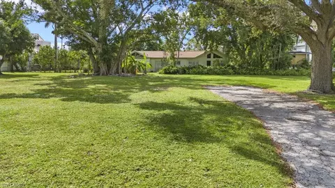 1334 Plumosa Dr, Fort Myers, FL 33901