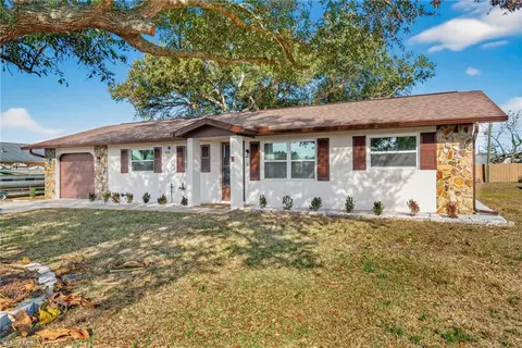 876 Linnaen Ter NW, Port Charlotte, FL 33948