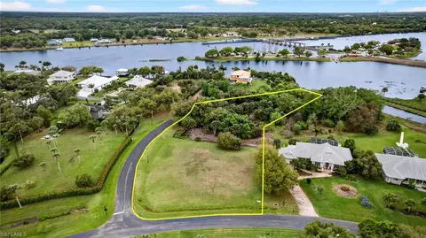 18151 Riverchase Ct, Alva, FL 33920