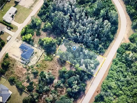 725 Kehosha Ave, Lehigh Acres, FL 33974