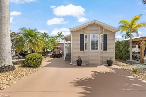 5233 Pineland Daisy Trl, Fort Myers, FL 33905
