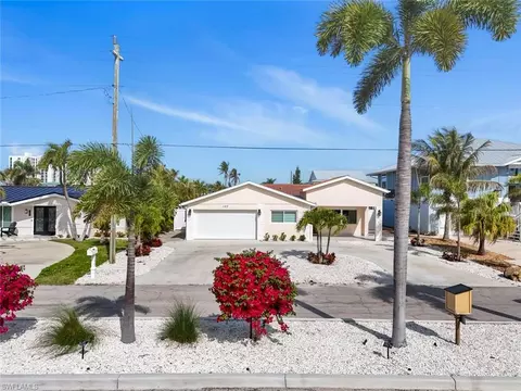 107 Albatross St, Fort Myers Beach, FL 33931
