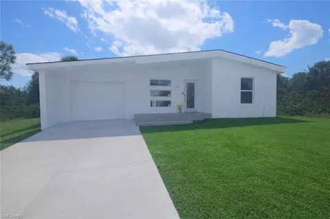 2905 26th St W, Lehigh Acres, FL 33971