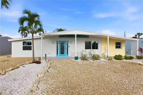 185 Hibiscus Dr, Fort Myers Beach, FL 33931