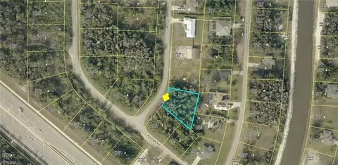 733 Kari Cir, Lehigh Acres, FL 33974