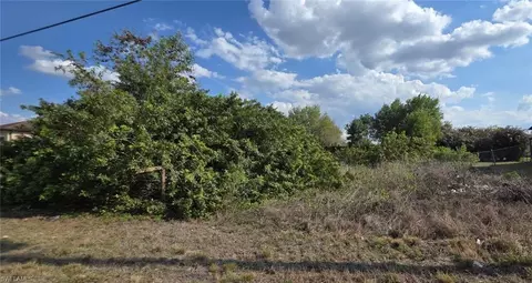 3305 23rd St SW, Lehigh Acres, FL 33976