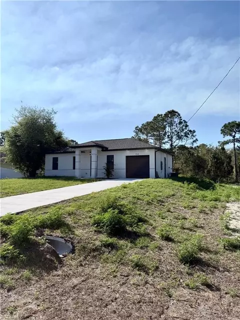 914 Sunrise Blvd, Lehigh Acres, FL 33974