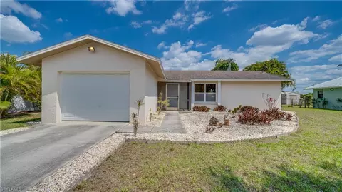 19 NE 20th Pl, Cape Coral, FL 33909