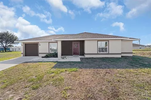 9016 Meadow Cir, Labelle, FL 33935