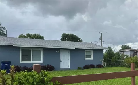 4630 New Haven Dr, Fort Myers, FL 33908