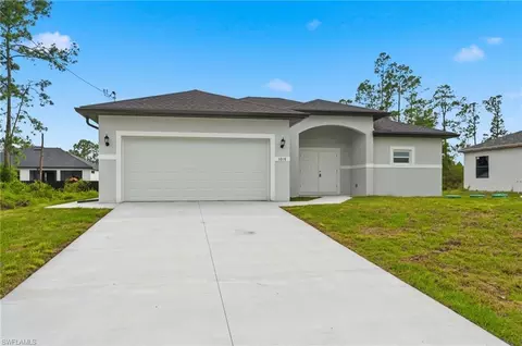 1018 Kent St E, Lehigh Acres, FL 33971