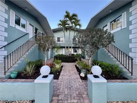 8061 Country Rd #202, Fort Myers, FL 33919