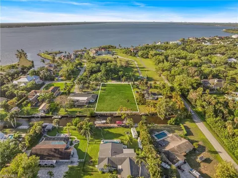 62 Wolcott Dr, North Fort Myers, FL 33903