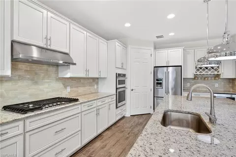 Kitchen - 10582 Jackson Square Dr, Estero, FL 33928 photo 3 of 6