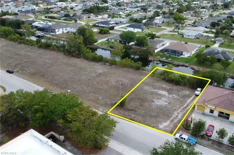 1208 SW 4th St, Cape Coral, FL 33991