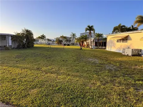 178 Orange Harbor Dr, Fort Myers, FL 33905