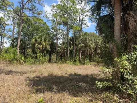 8261 Scarecrow Rd, North Fort Myers, FL 33917