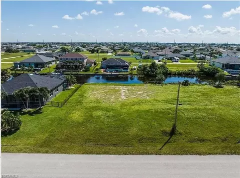 301 NW 26th Pl, Cape Coral, FL 33993
