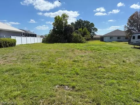 127 SE 16th Pl, Cape Coral, FL 33990