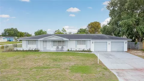 220 Punta Alta Ct, Lehigh Acres, FL 33936