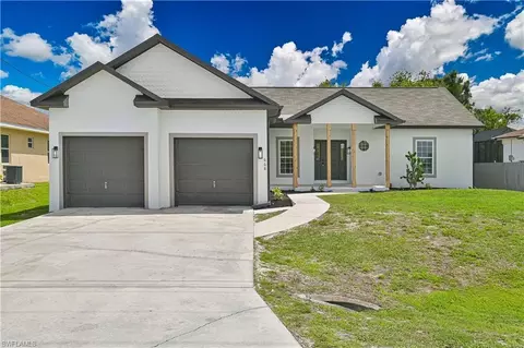668 Kingsbury St E, Lehigh Acres, FL 33974
