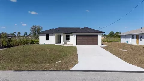372 Chalet Ave S, Lehigh Acres, FL 33974