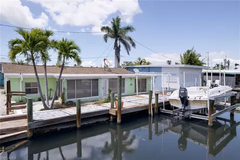 2647 Pine St, Matlacha, FL 33993