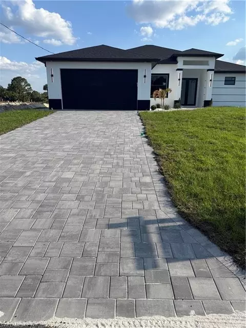 2813 20th St W, Lehigh Acres, FL 33971