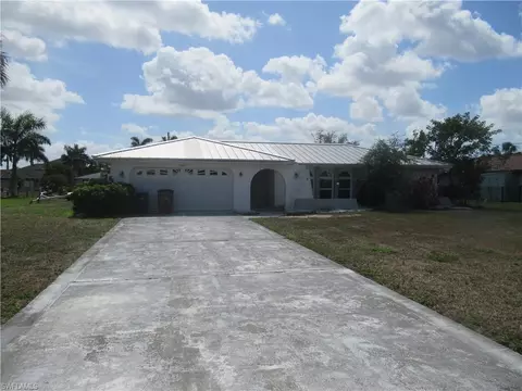 5051 Saxony Ct, Cape Coral, FL 33904