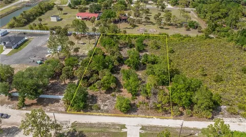 7906 23rd Pl, Labelle, FL 33935