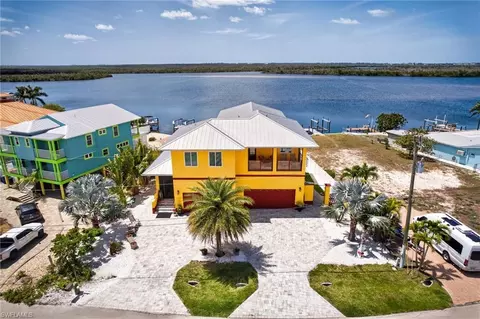 11859 Island Ave, Matlacha, FL 33993