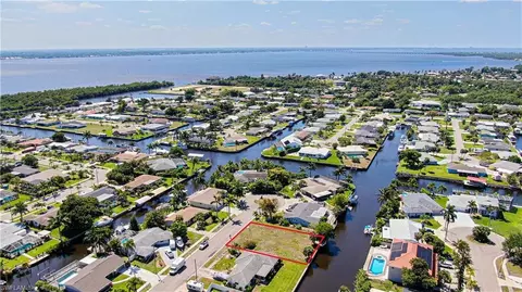 4425 N Gulf Cir, North Fort Myers, FL 33903