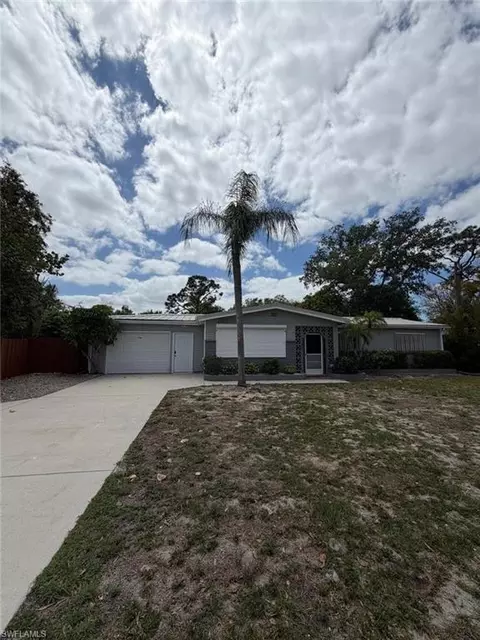 7386 Pine Dr, Fort Myers, FL 33967