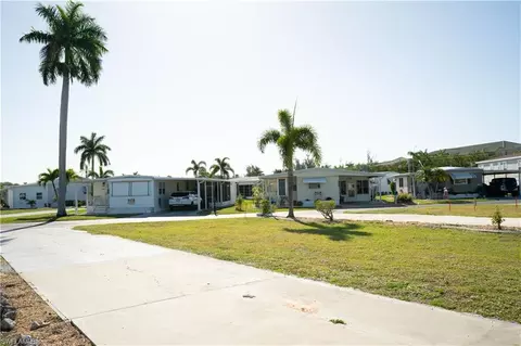 353 Mattie Ave, Fort Myers, FL 33908