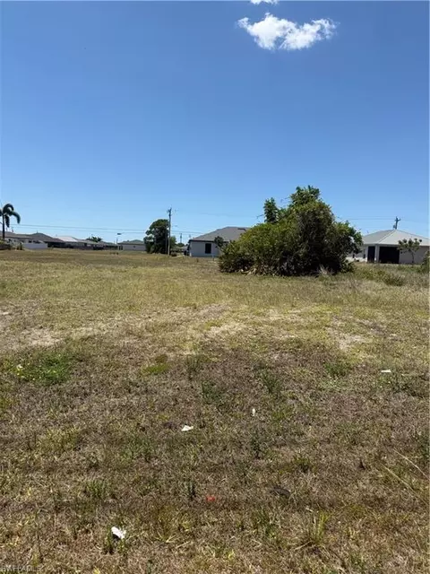 2532 Santa Barbara Blvd N, Cape Coral, FL 33993