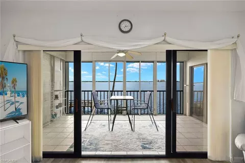 1901 Clifford St #202, Fort Myers, FL 33901