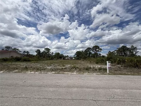 407 Wells Ave, Lehigh Acres, FL 33972