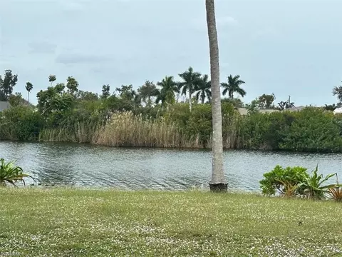 225 NE 10th Pl, Cape Coral, FL 33909