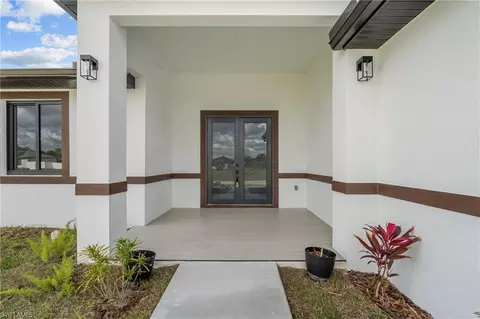 Exterior - 8033 Oakleaf Cir, Labelle, FL 33935 photo 3 of 5
