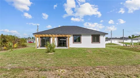 Exterior - 8033 Oakleaf Cir, Labelle, FL 33935 photo 5 of 5