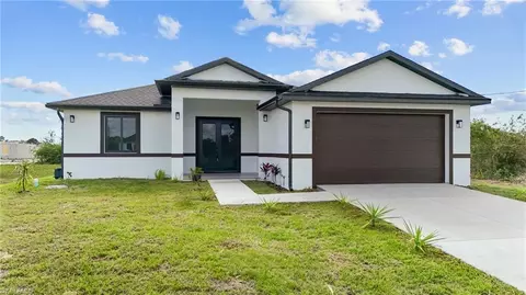 Exterior - 8033 Oakleaf Cir, Labelle, FL 33935 photo 2 of 5