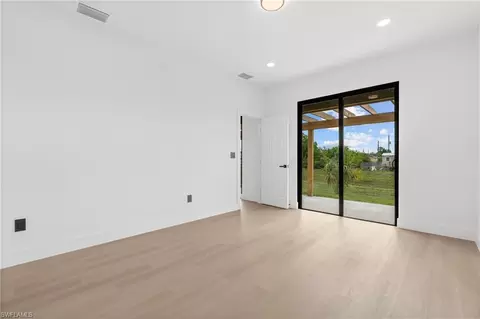 Bedroom - 8033 Oakleaf Cir, Labelle, FL 33935 photo 1 of 9
