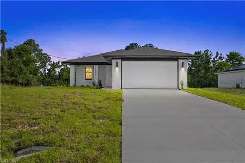 2509 52nd St W, Lehigh Acres, FL 33971